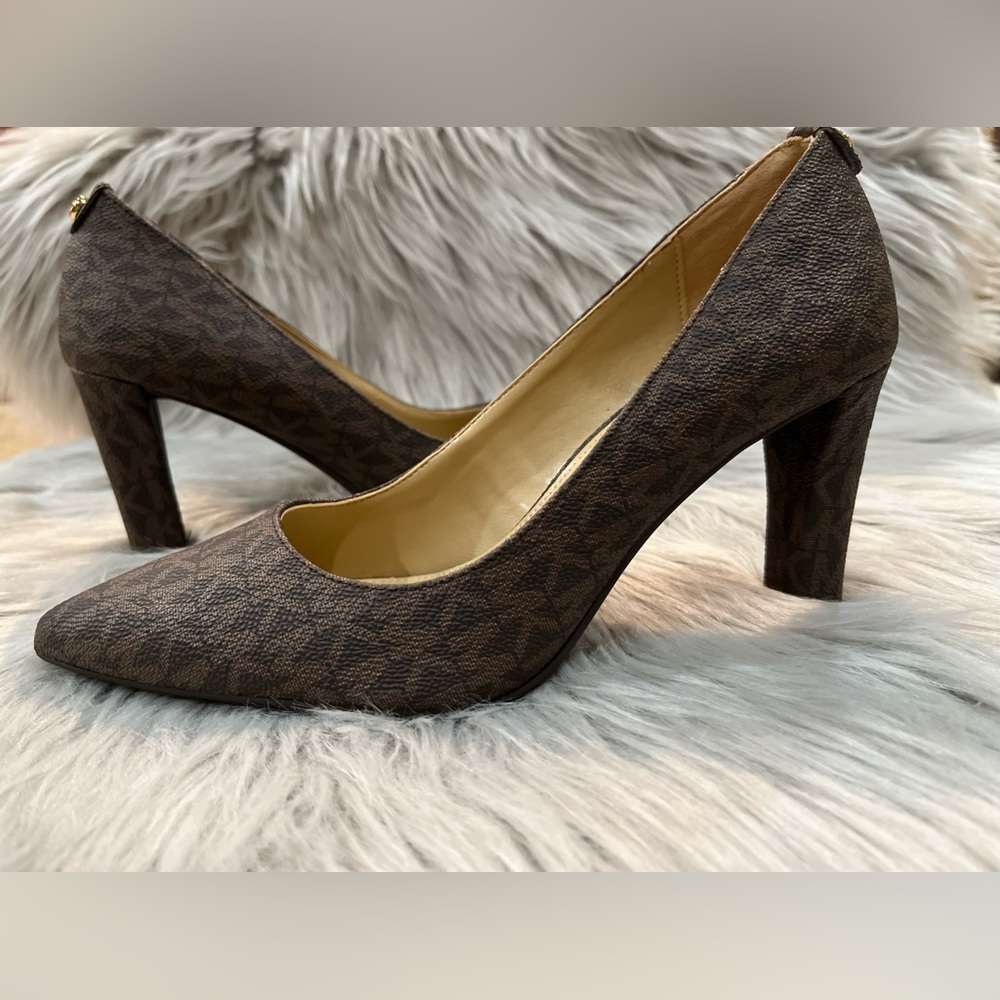 Michael Kors Milly Brown Signature Logo high heels shoes. New